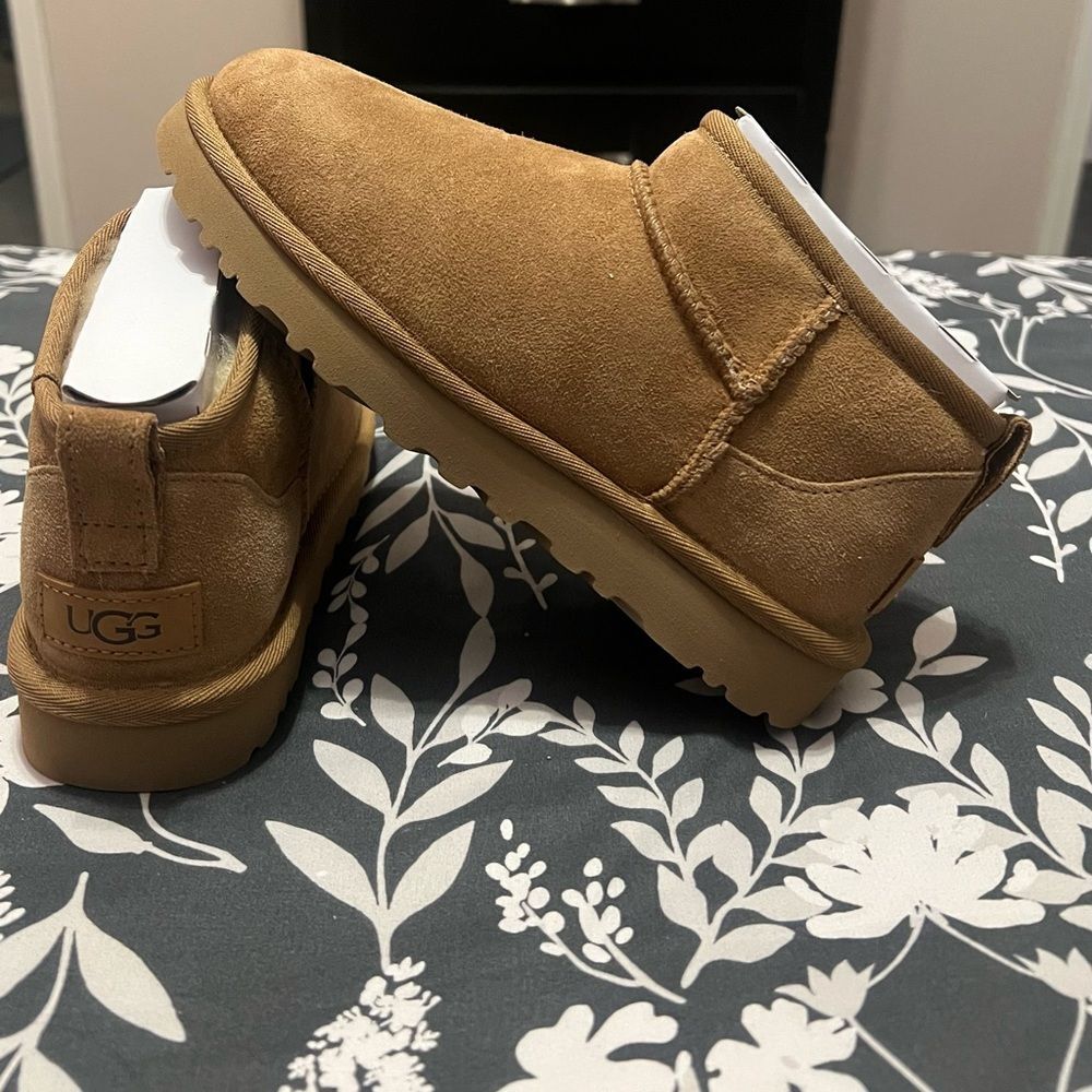 UGG classic Ultra mini Chestnut Suede 5 women NWOT Cozy Trend - Picture 2 of 7